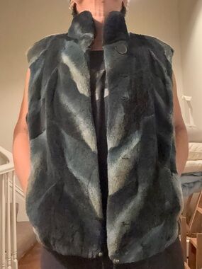 Elegant Dark Green Dyed Coyote Fur Vest